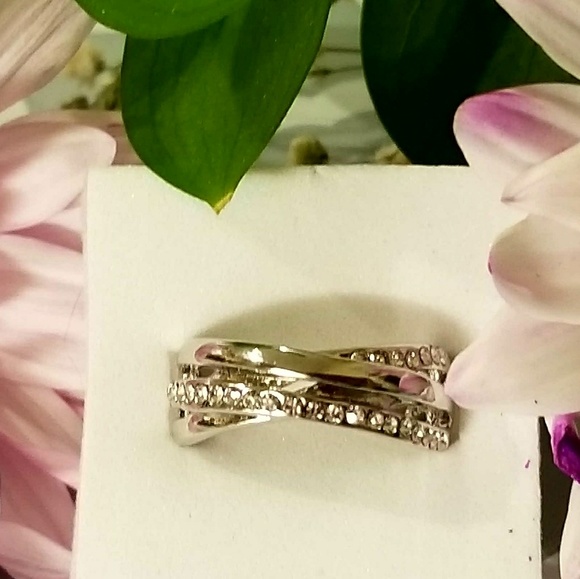 Stunning Sterling Silver Ring - Picture 3 of 5